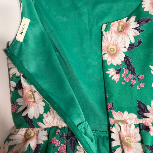 Green Spring Dress - Picture 5 of 7